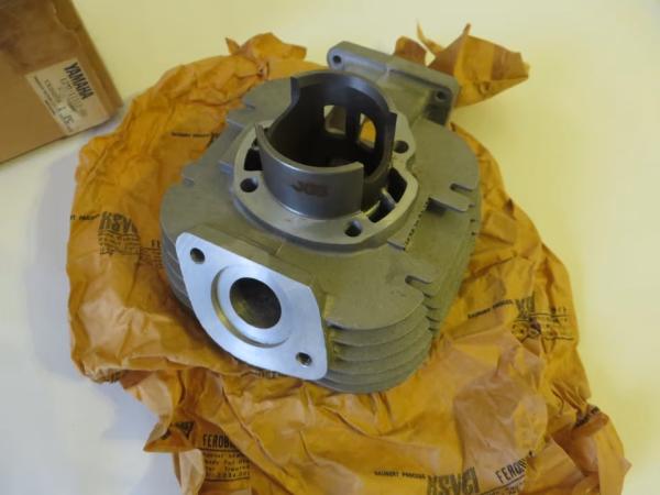 Yamaha Zylinder RX80 SE Cylinder 12N-11311-00 Original NEU