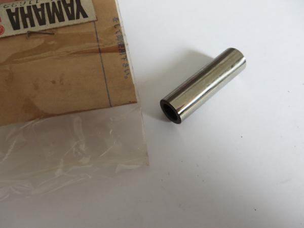 Yamaha Kolbenbolzen DT80 LCII RD80 LCII DT80 MX MX-S RD80 FS80 RX80 TY80 GT80 piston pin 4V1-11633-00 Original NEU