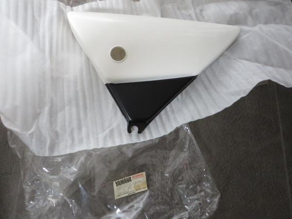 Yamaha Seitendeckel links DT50 MX DT80 MX left side cover weiß 5J0-21711-00-98 Original NOS