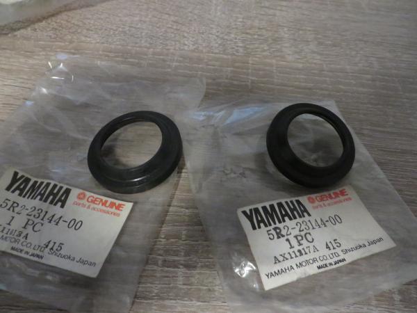 Yamaha Gabelstaubkappen RD80 LCI RZ50 fork dust seal 5R2-23144-00 Original