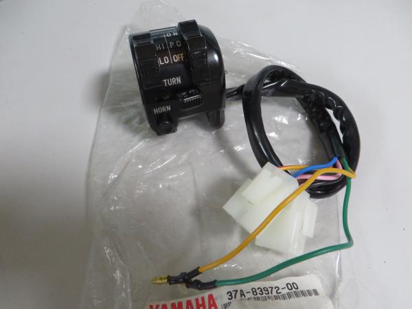 Yamaha Lenkerschalter links DT80 LCI LCII XT500 12 Volt Original 37A-83972-00 NEU